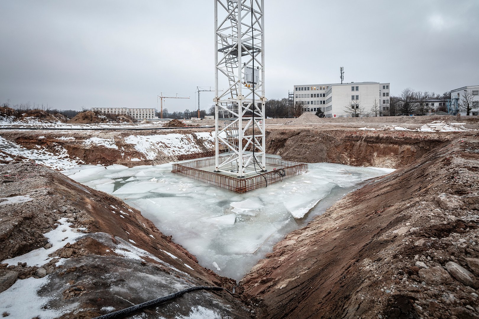 Bohranlage auf der Baustelle zum Neubauprojekt joseph