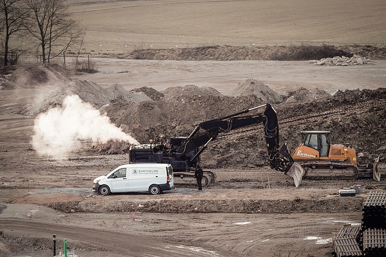 Baggerarbeiten am Baufeld des Neubauprojekts joseph
