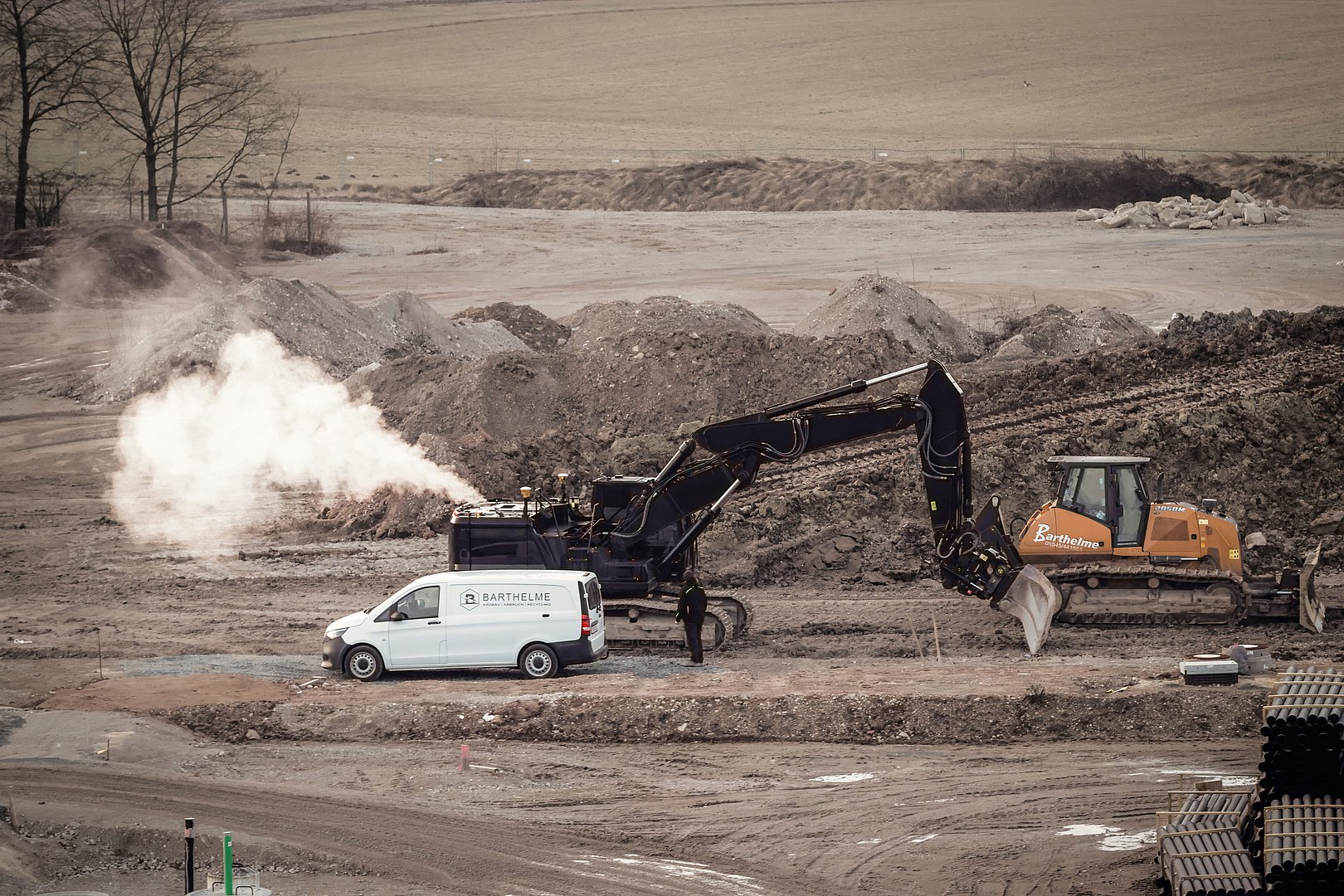 Baggerarbeiten am Baufeld des Neubauprojekts joseph