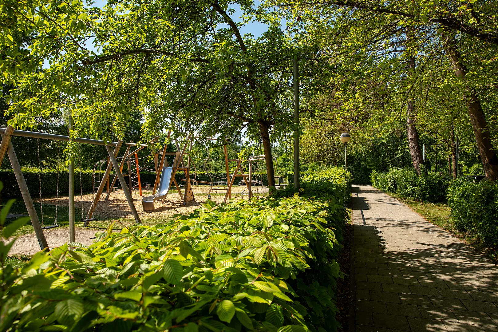Spielplatz in Grünanlage in Aschheim Kinderspielplatz in Grünanlage in Aschheim