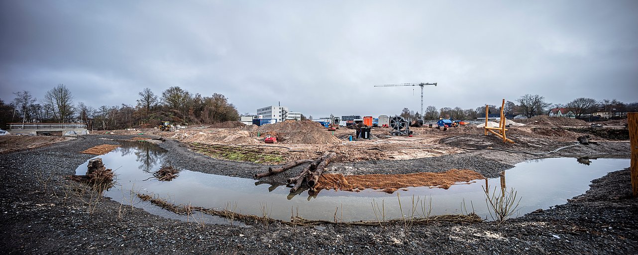 Baufortschritt des Neubauprojekts joseph mit erschlossener Baugrube